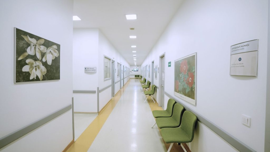 yeditepe-dental-hospital-corridor