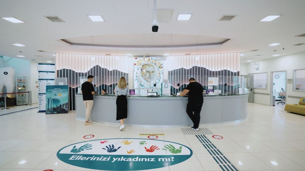 yeditepe-dental-hospital-treatment-entrance